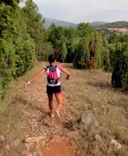 Gemma arena corriendo en la penyagolosa trails